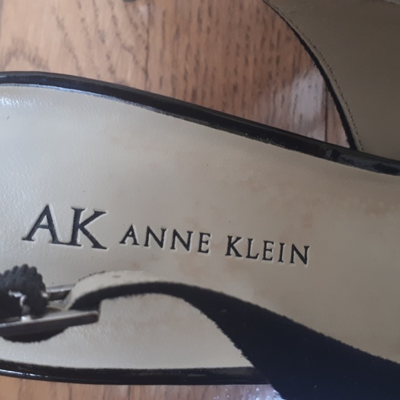 Anne Klein black slingback shoes - Picture 6 of 8